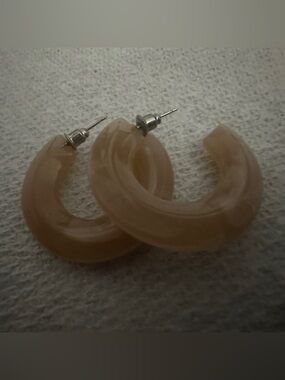 Beige Resin Hoop Earrings - Stylish Women's Fashion Jewelry